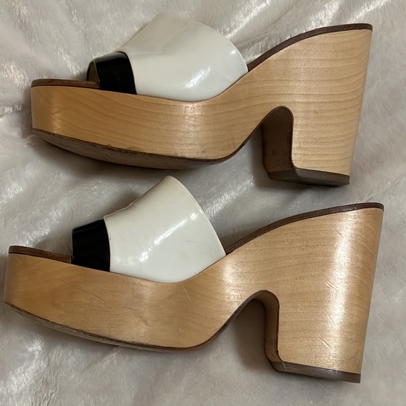 HP🎉🎉Chanel patent leather platform logo wedges - Picture 2 of 8